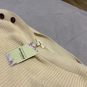 ee:some M/L cream Long sleeve sweater NWT